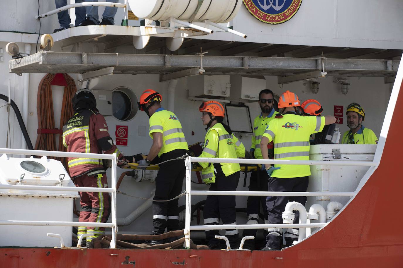Así fue el simulacro de accidente de un gran buque en el puerto de Cartagena