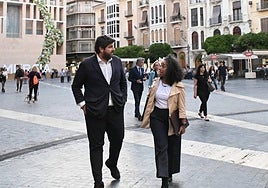 La embajadora de Estados Unidos en España, Julissa Reynoso, pasea por Murcia junto al presidente regional, Fernando López Miras.