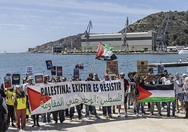 Protesta propalestina por la llegada del buque 'Borkum', este miércoles en Cartagena.