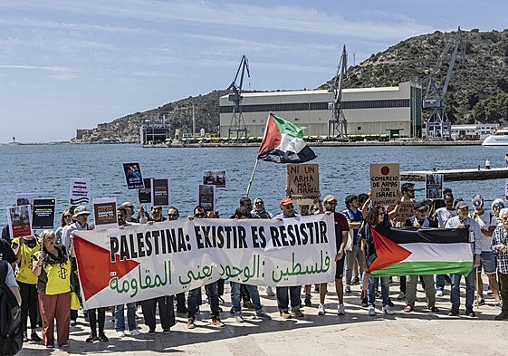 Protesta propalestina por la llegada del buque 'Borkum', este miércoles en Cartagena.