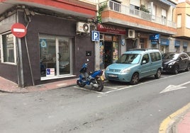 Cruce de la calle Mayor de La Ñora donde se instalará un semáforo.