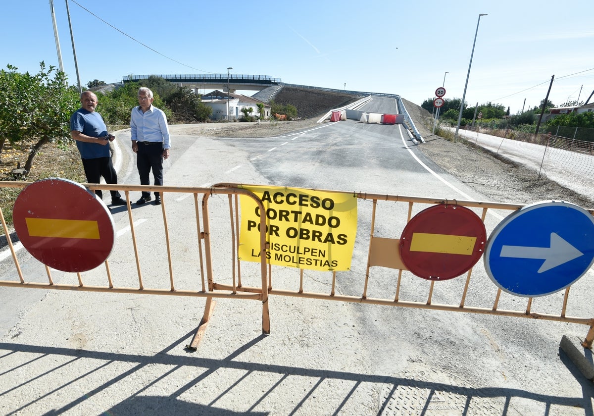 José Mª y José, dos de los vecinos afectados por la construcción del puente sobre las vías del AVE en Nonduermas.