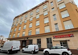 Imagen del antiguo hotel Señora María, en Lo Pagán, donde se instalarán los migrantes.