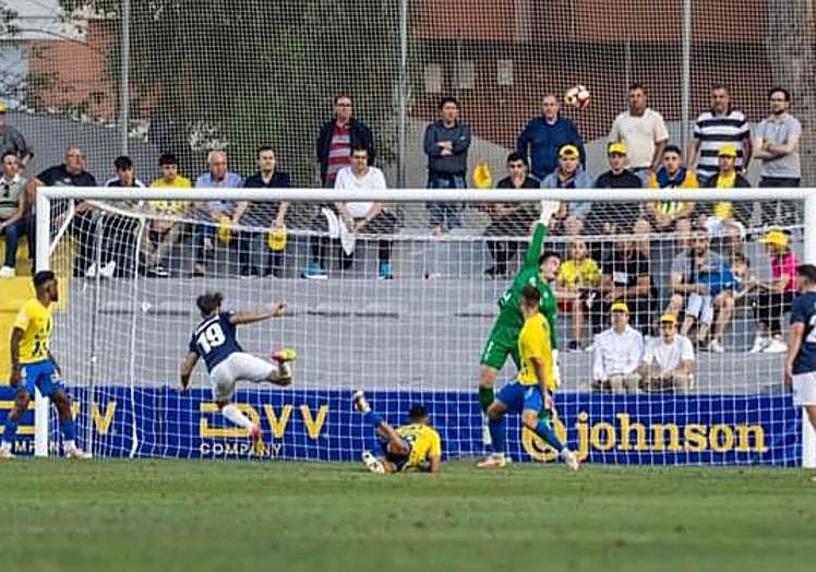 Valverde tira en el minuto 88 en el área de Aitor pero por suerte el balón le salió alto.