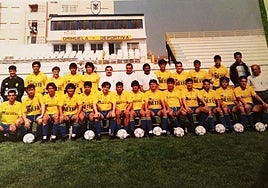 Plantilla del Orihuela Deportiva (1990-91), a un sólo puesto de la promoción y a 5 puntos del ascenso a Primera.