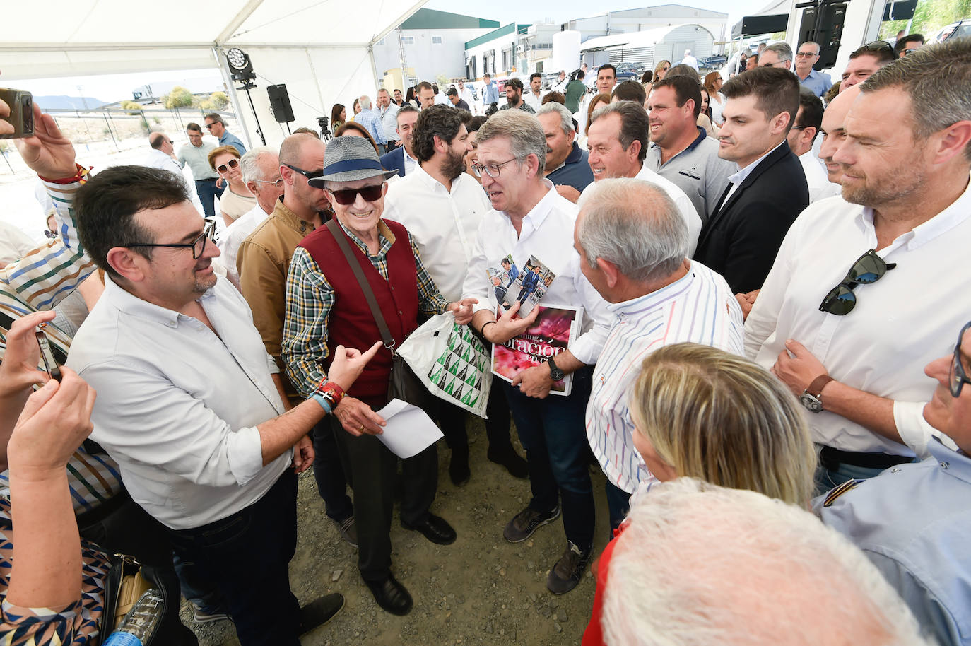 La visita de Núñez Feijóo a Cieza, en imágenes