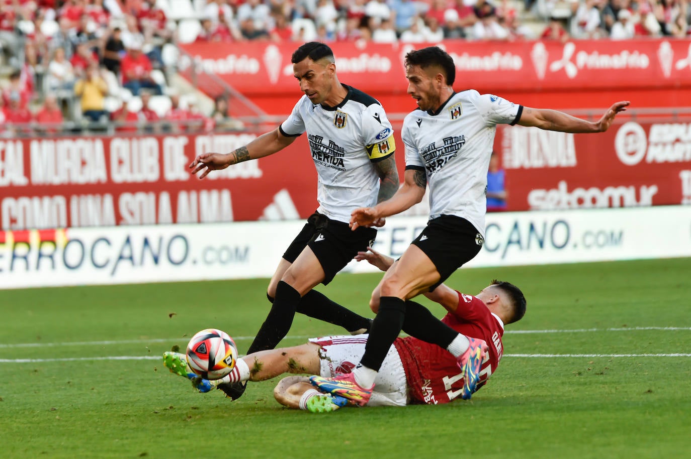 El empate del Real Murcia frente al Mérida, en imágenes