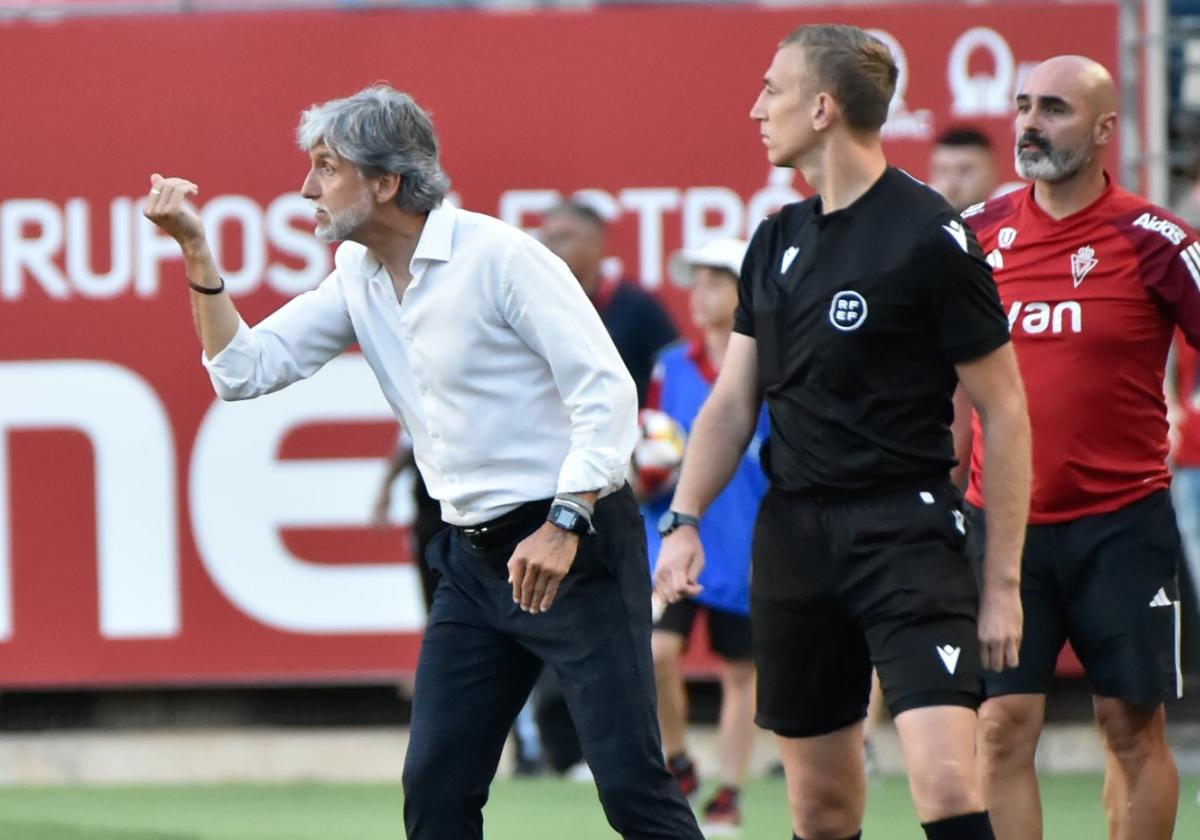 Pablo Alfaro, entrenador del Real Murcia, ayer.