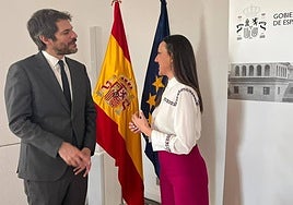 El ministro Ernest Urtasun, junto a la consejera de Cultura, Carmen Conesa.