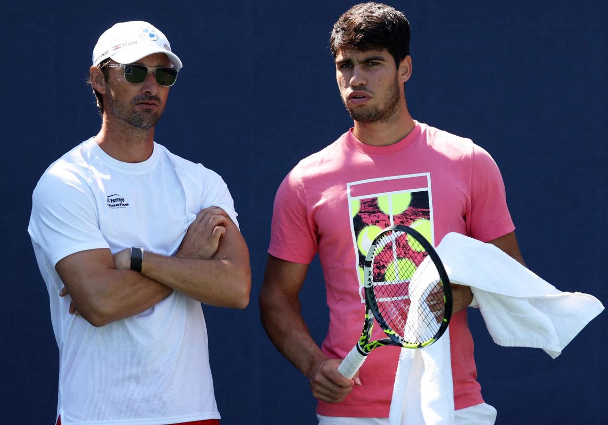 Juan Carlos Ferrero, junto a Carlos Alcaraz, en el US Open de 2023.