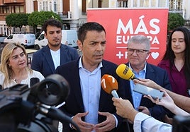 Marco Ros atiende a los medios, este martes en Murcia.