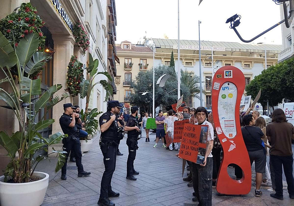 Protesta pro Palestina, en la calle Correos de Murcia.