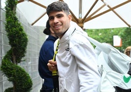 Carlos Alcaraz, este miércoles, a su llegada a las instalaciones de Roland Garros.