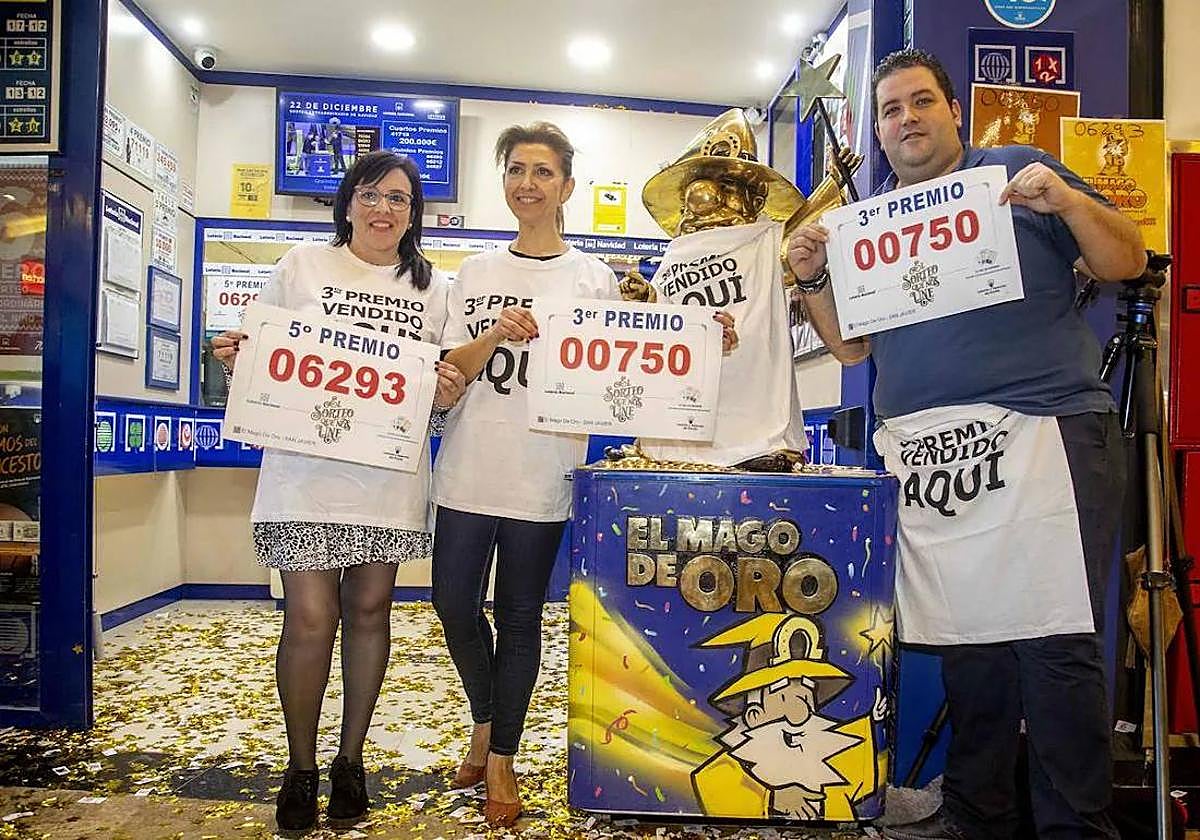 Trabajadores de una administración celebran un tercer premio