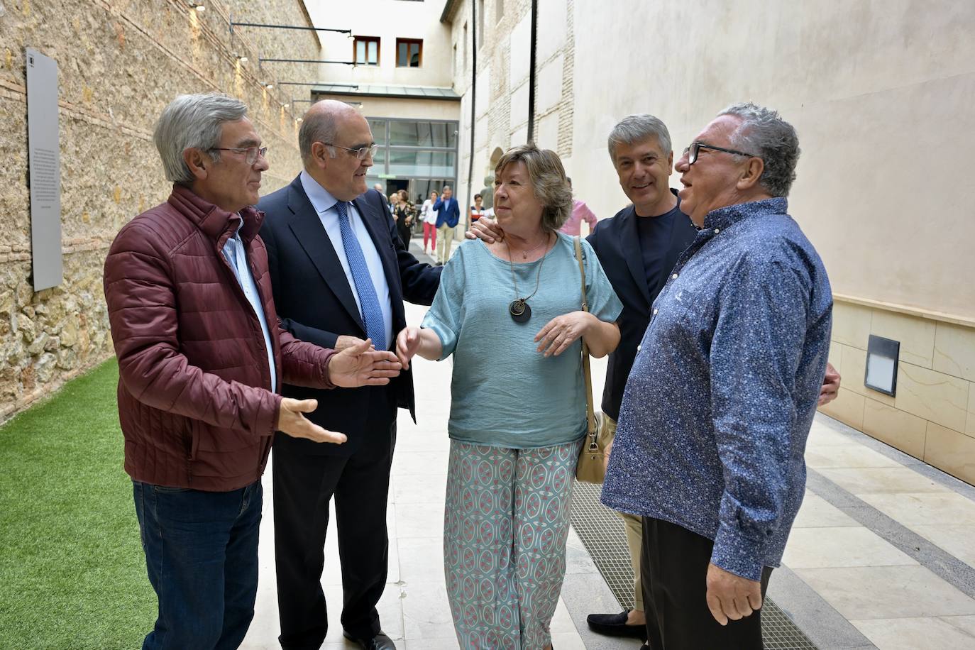 Familiares, excompañeros de la política y amigos arropan a Juan Ramón Calero en Las Claras