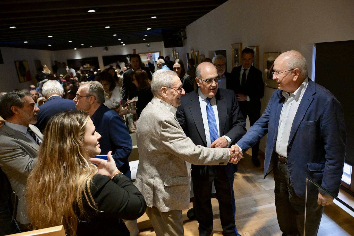 Familiares, excompañeros de la política y amigos arropan a Juan Ramón Calero en Las Claras