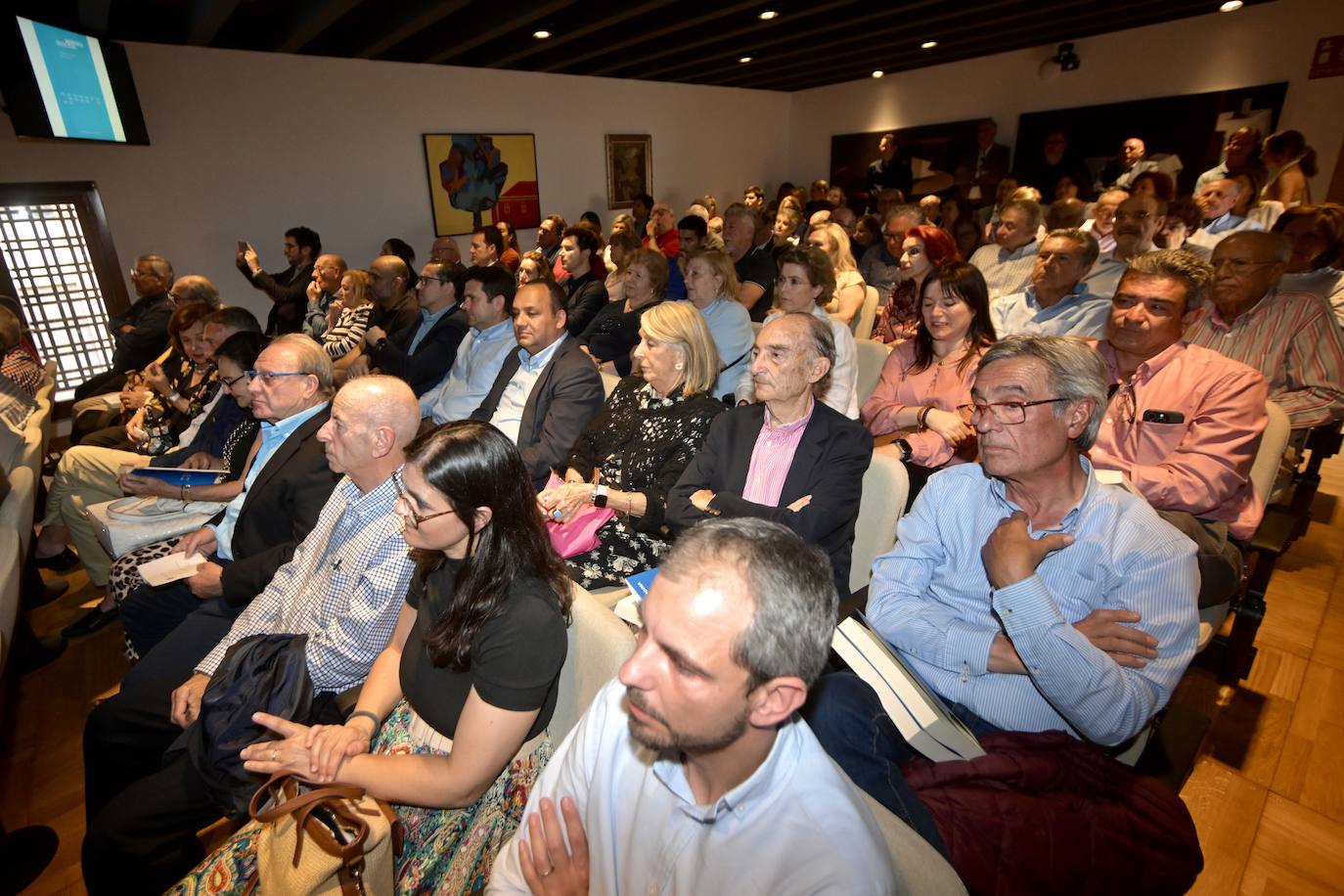 Familiares, excompañeros de la política y amigos arropan a Juan Ramón Calero en Las Claras
