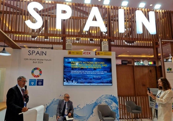 Mario Urrea interviene en uno de los paneles científicos del X Foro Mundial del Agua.