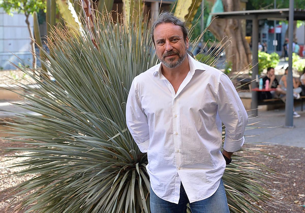 Alberto Chessa, ayer en la Universidad de Murcia, donde presentó 'Palabras para luego'.