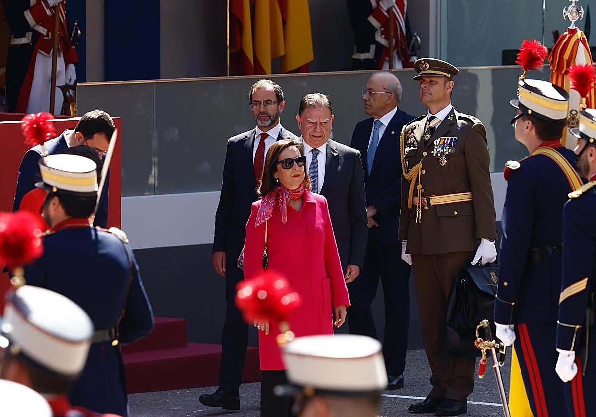 La ministra de Defensa, Margarita Robles, a su llegada al desfile militar con motivo del día de las fuerzas armadas