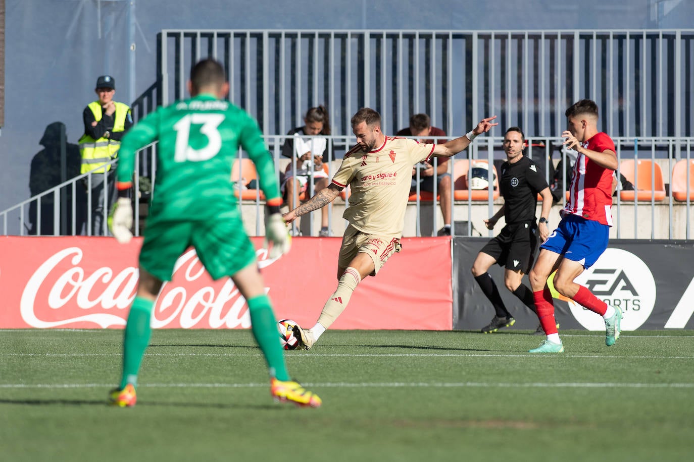 La derrota del Real Murcia frente al Atleti B, en imágenes