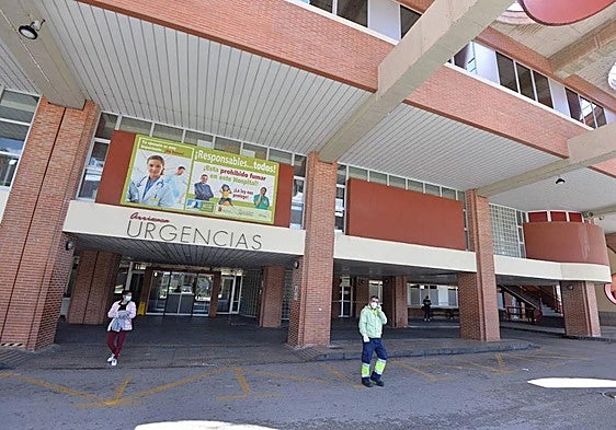 Entrada a Urgencias del hospital Virgen de la Arrixaca, en una imagen de archivo.