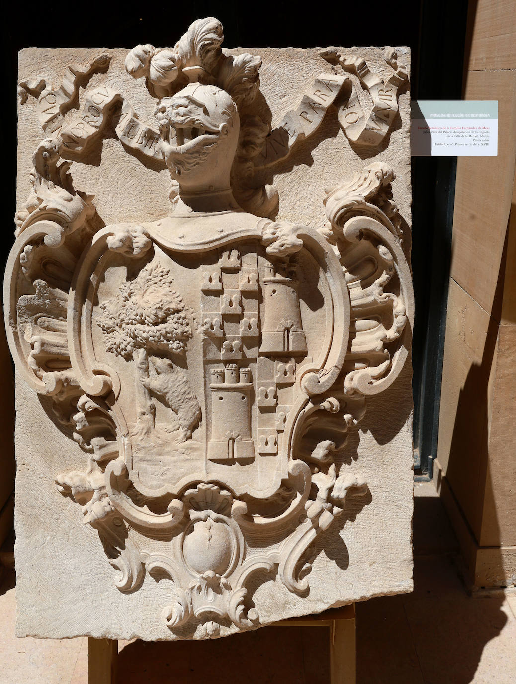 Escudo heráldico de la Famila Fernández de Mesa procedente del Palacio desaparecido de los Elguera en la Calle de la Merced, Murcia.