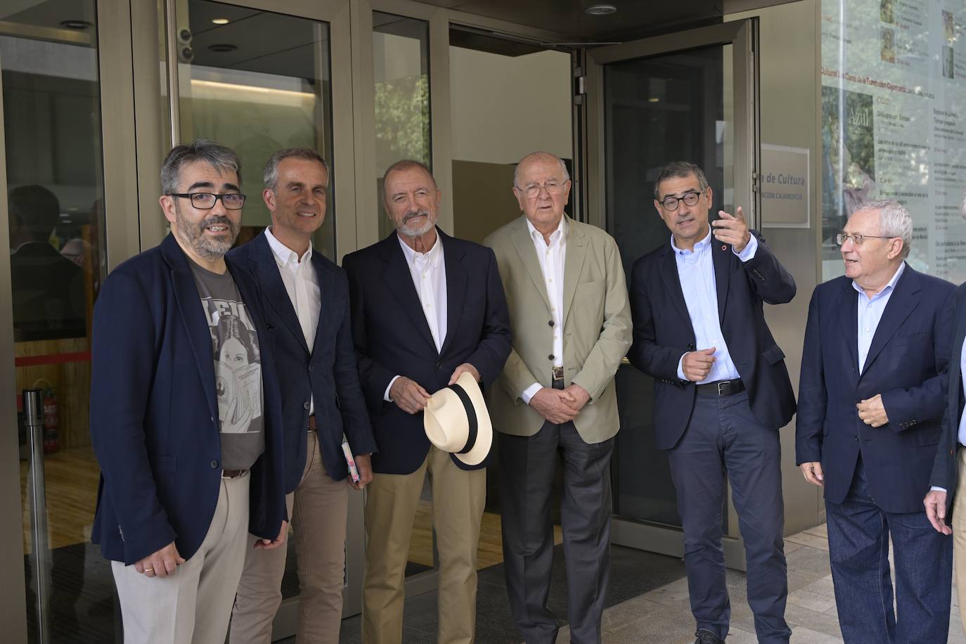 En imágenes, Pérez-Reverte participa en el encuentro &#039;Literatura y aventura&#039;