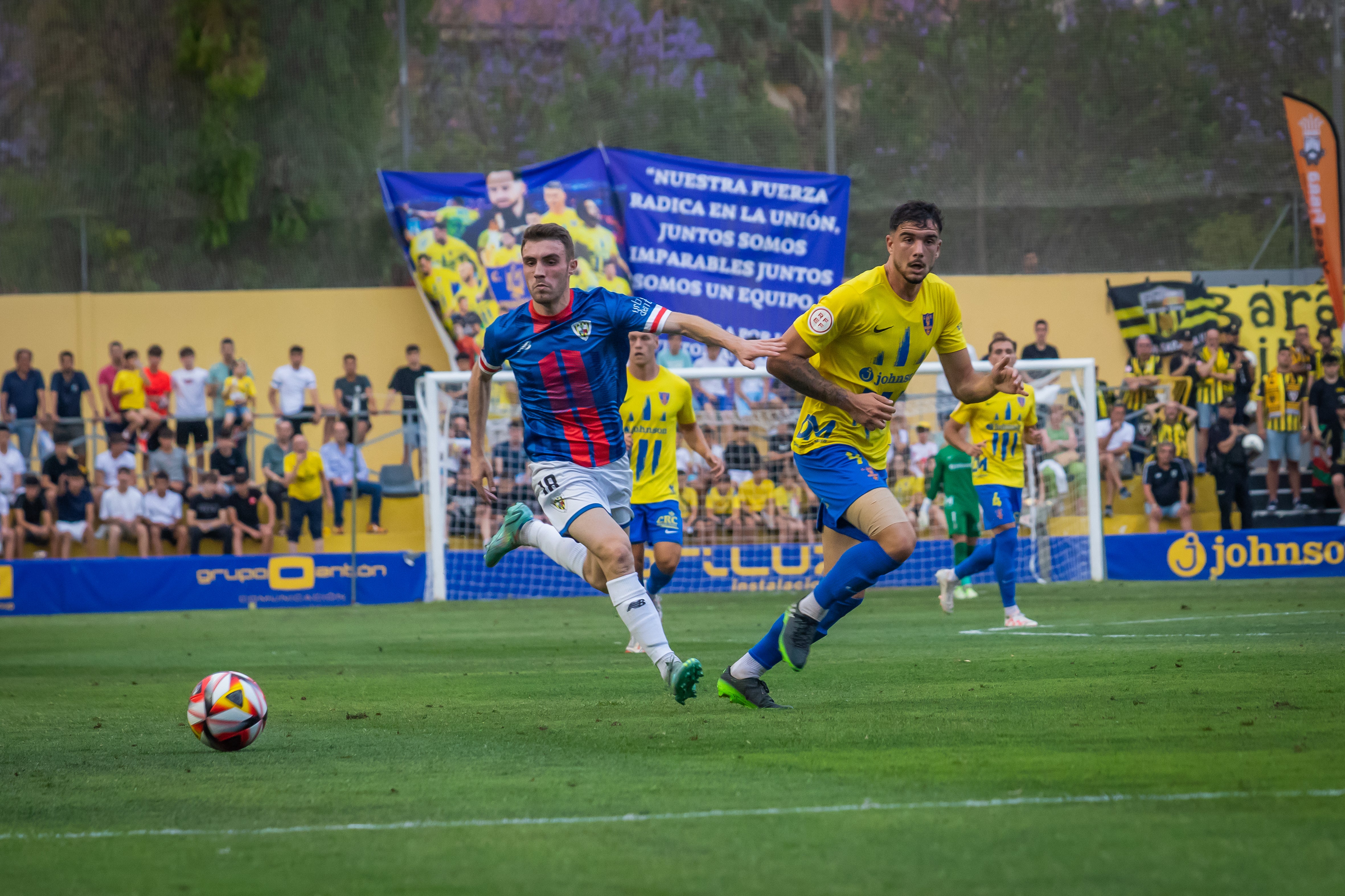 Las imágenes del partido entre el Orihuela y el Barakaldo en Los Arcos