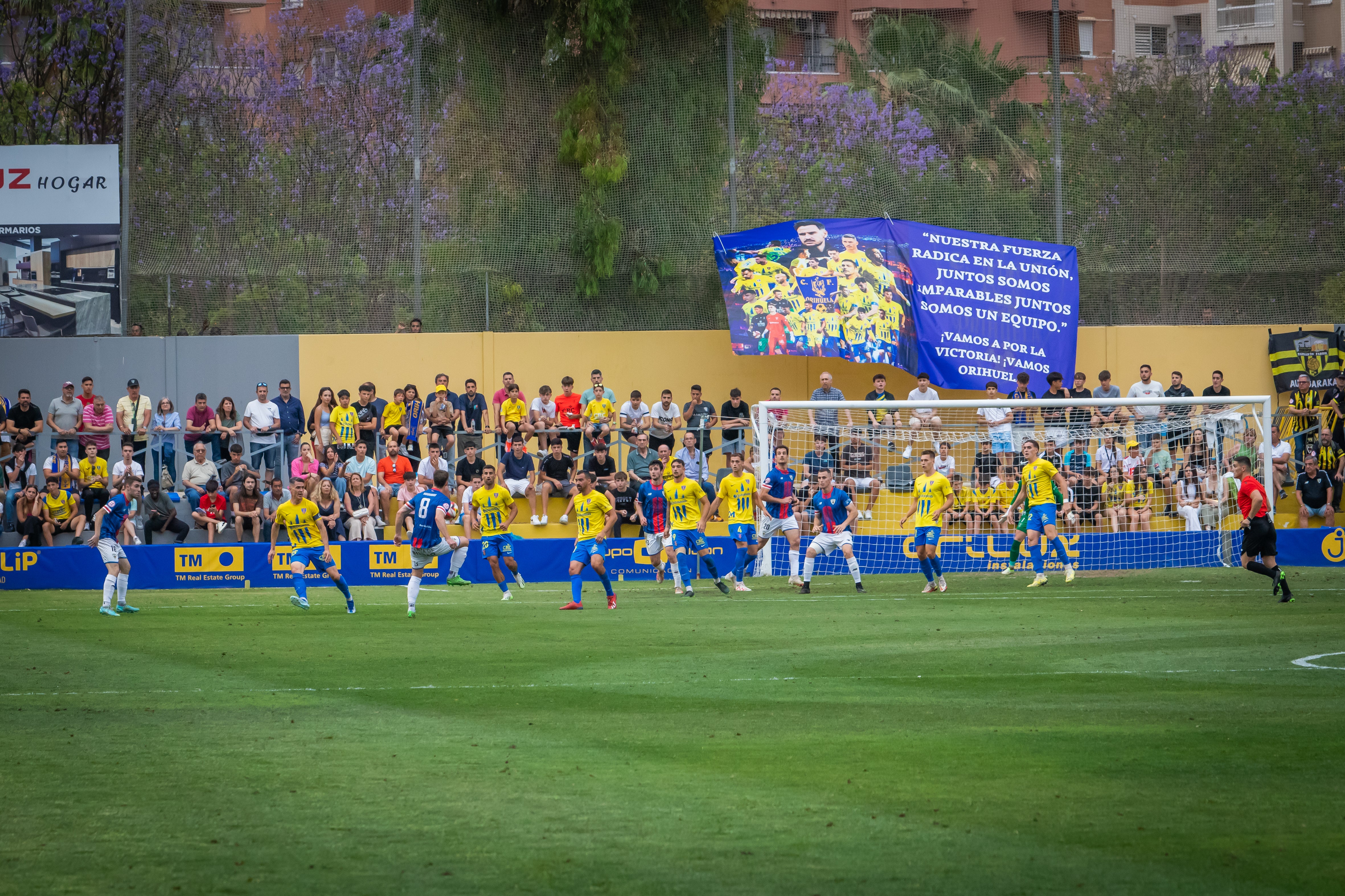 Las imágenes del partido entre el Orihuela y el Barakaldo en Los Arcos