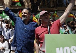 Santiago Abascal y Jorge Buxadé, en un acto de la campaña electoral para los comicios del 9 de junio en Valencia.
