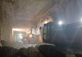 Las excavadoras realizan el calado del túnel en la zona de Barriomar.