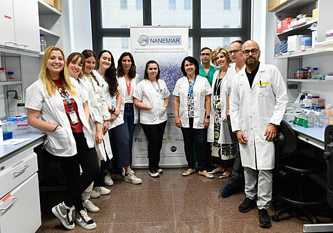 Los investigadores del proyecto Nanemiar del Imib, en su laboratorio del campus de la Salud.