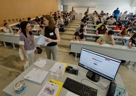 Examen de la fase general de la EBAU en 2023, en el campus de Espinardo (Murcia).