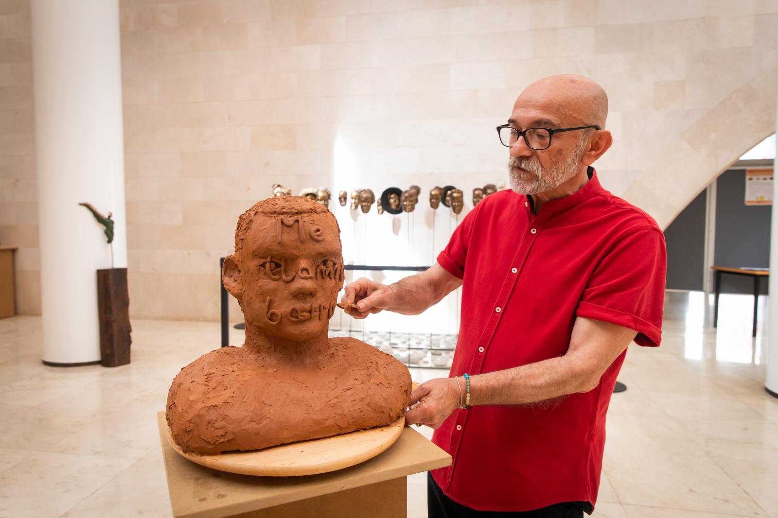 La exposición de esculturas sobre Miguel Hernández, en imágenes