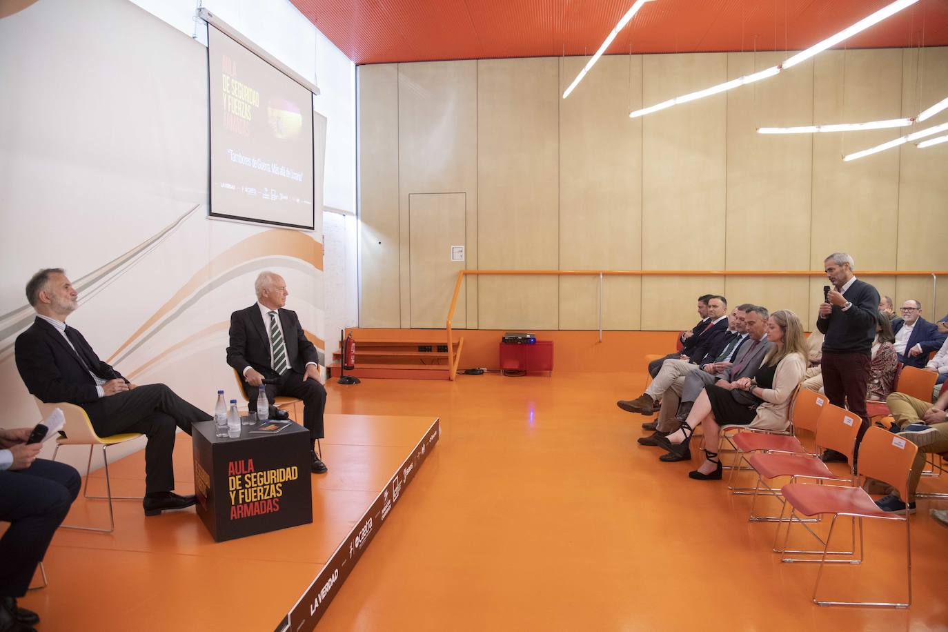 En imágenes, el II Aula de Seguridad y Fuerzas Armadas de LA VERDAD