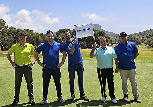 El equipo comandado por Paco Gumbao (2º d).