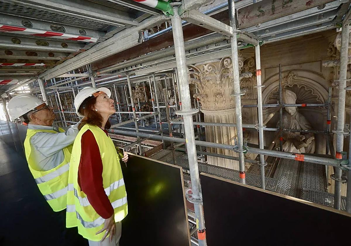 Una visita a la fachada de la Catedral de Murcia.