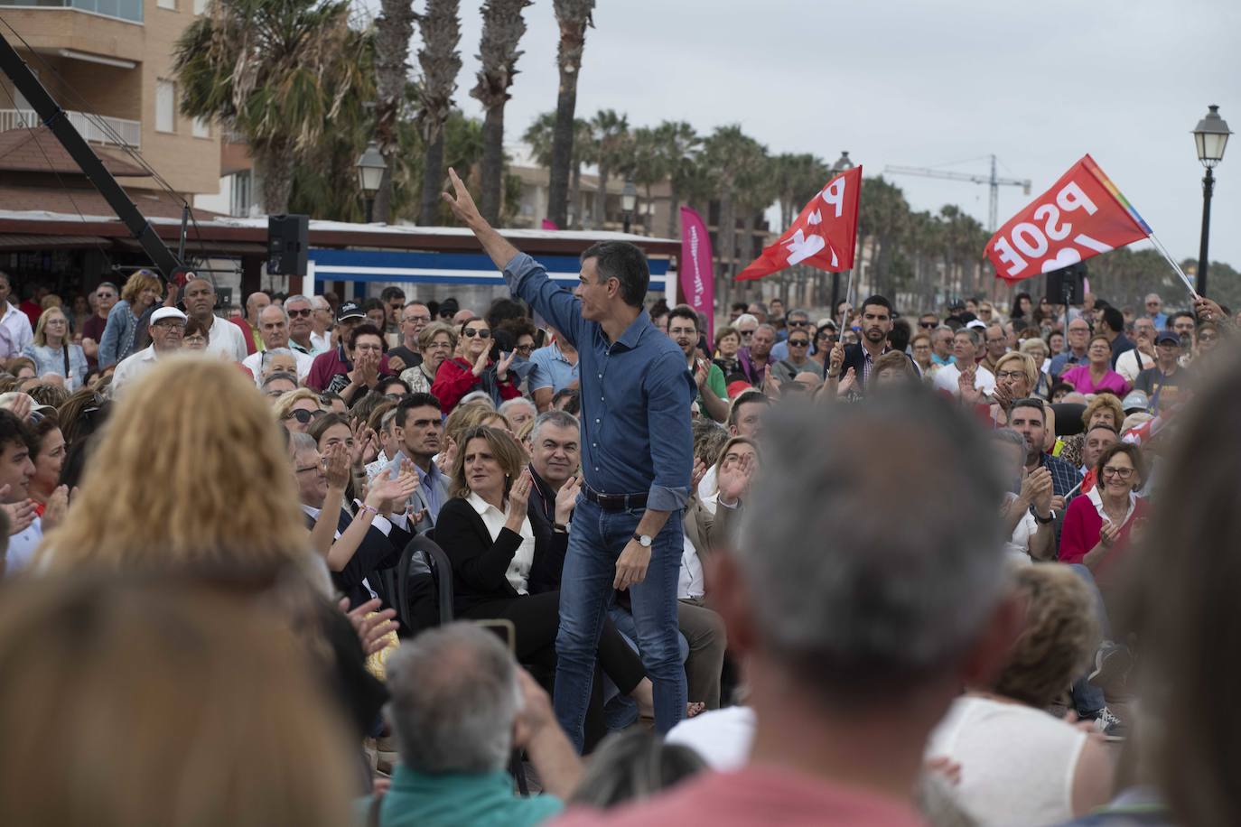 La visita de Pedro Sánchez a Los Alcázares, en imágenes
