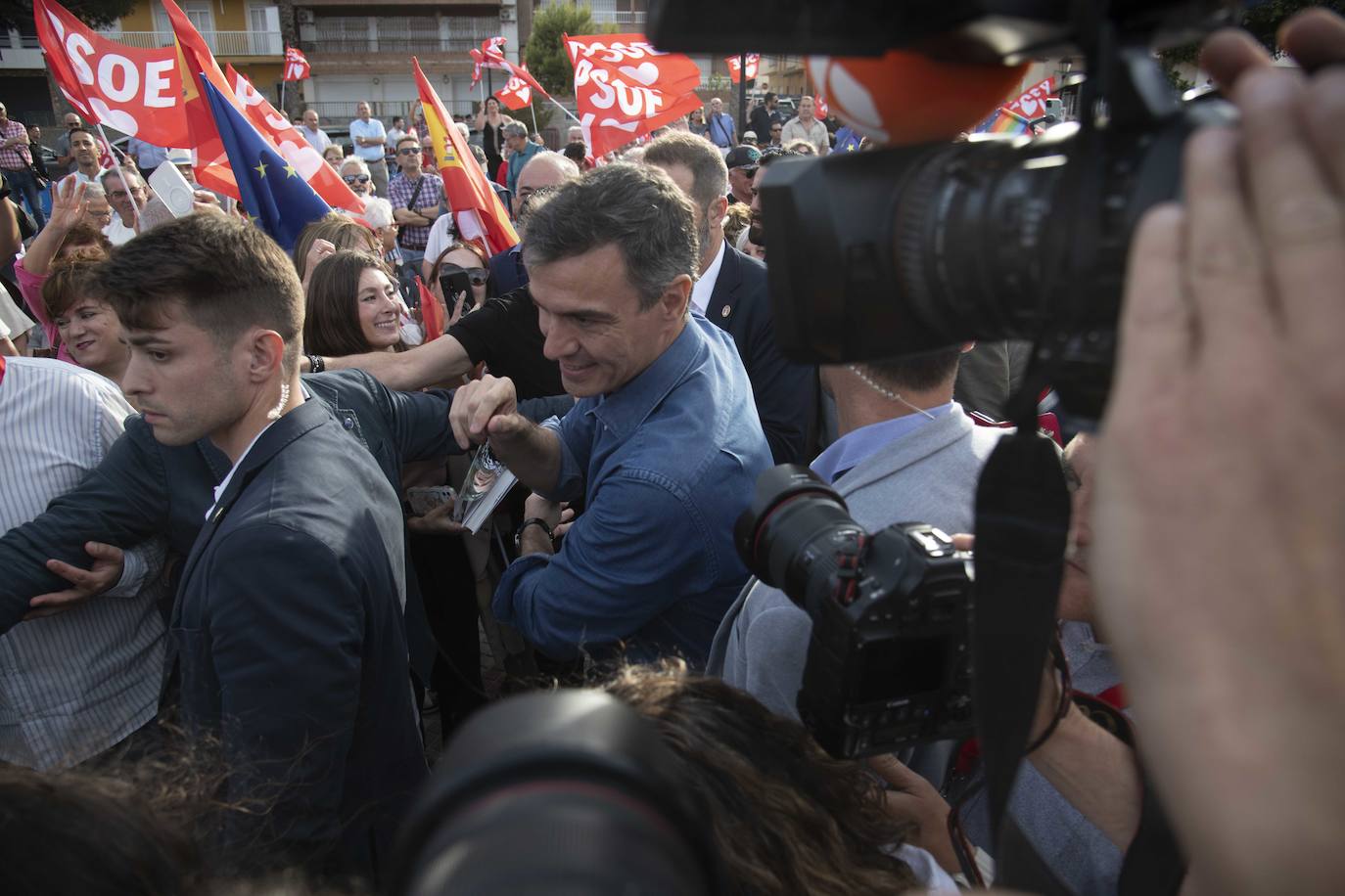 La visita de Pedro Sánchez a Los Alcázares, en imágenes