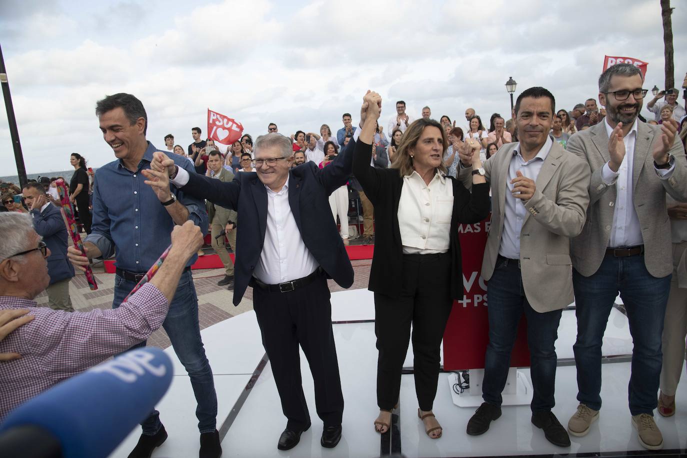 La visita de Pedro Sánchez a Los Alcázares, en imágenes