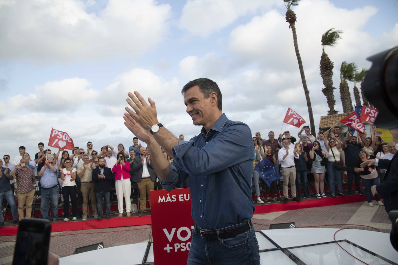 La visita de Pedro Sánchez a Los Alcázares, en imágenes