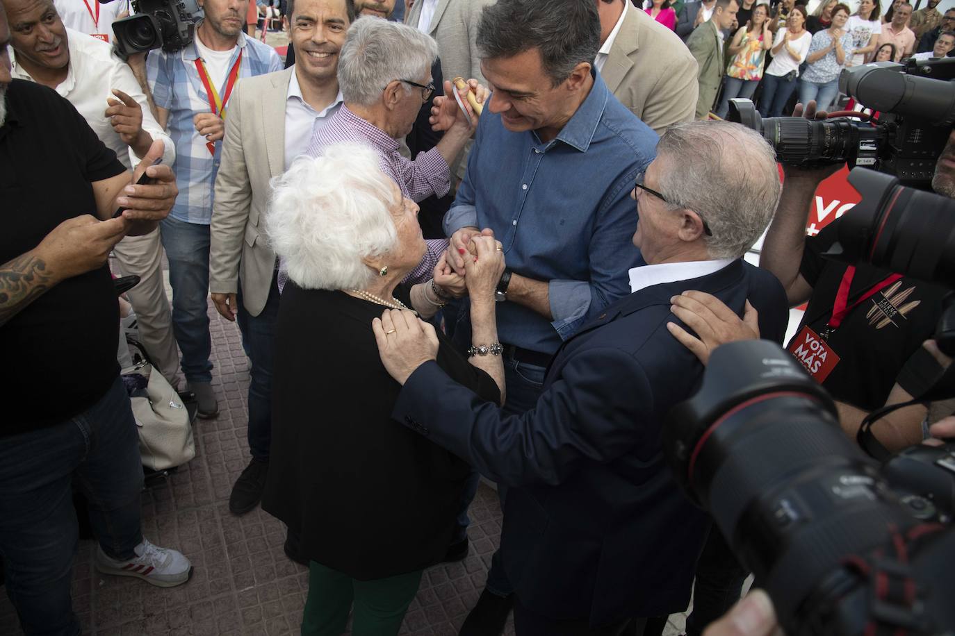 La visita de Pedro Sánchez a Los Alcázares, en imágenes