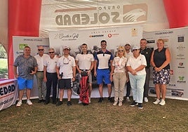 Los ganadores de la prueba jugada en el Real Golf de La Manga Club, junto a responsables del campo.
