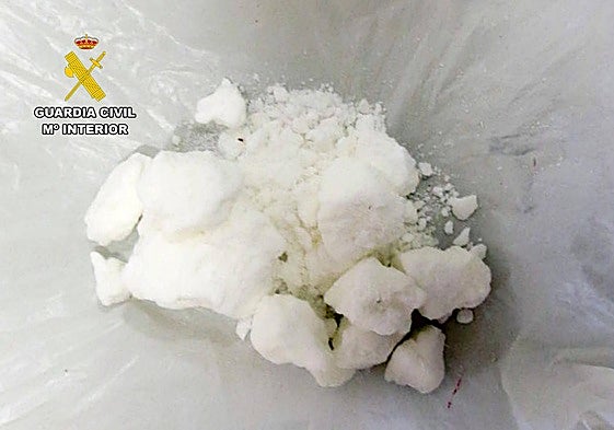 Una de las dosis de cocaína incautada