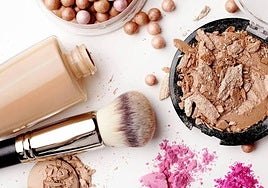 El truco para no desperdiciar ni una gota de tu maquillaje en polvo.