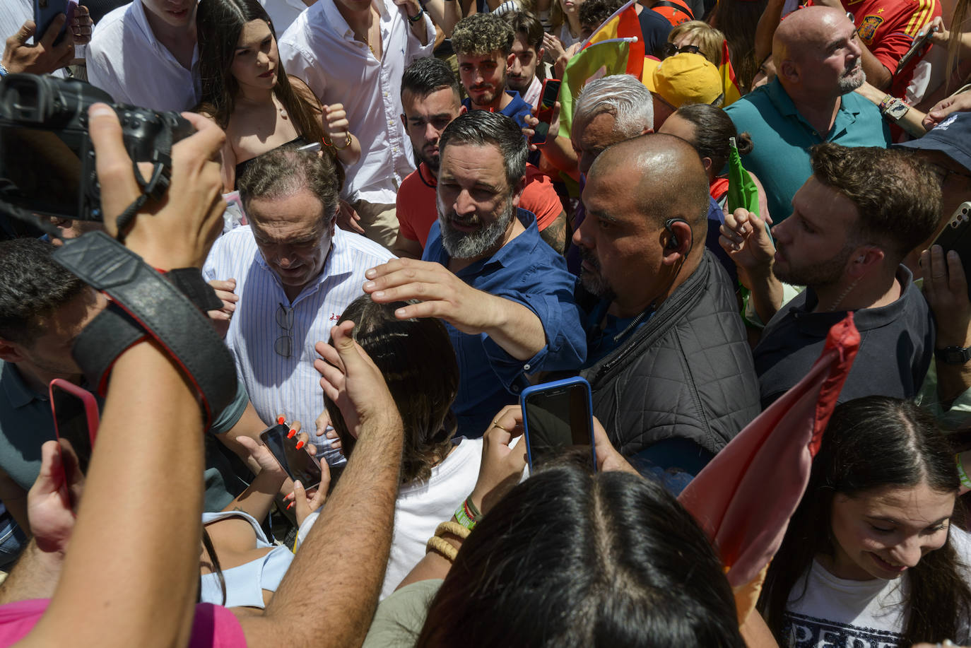 El acto electoral de Vox con Abascal y Buxadé en Murcia, en imágenes