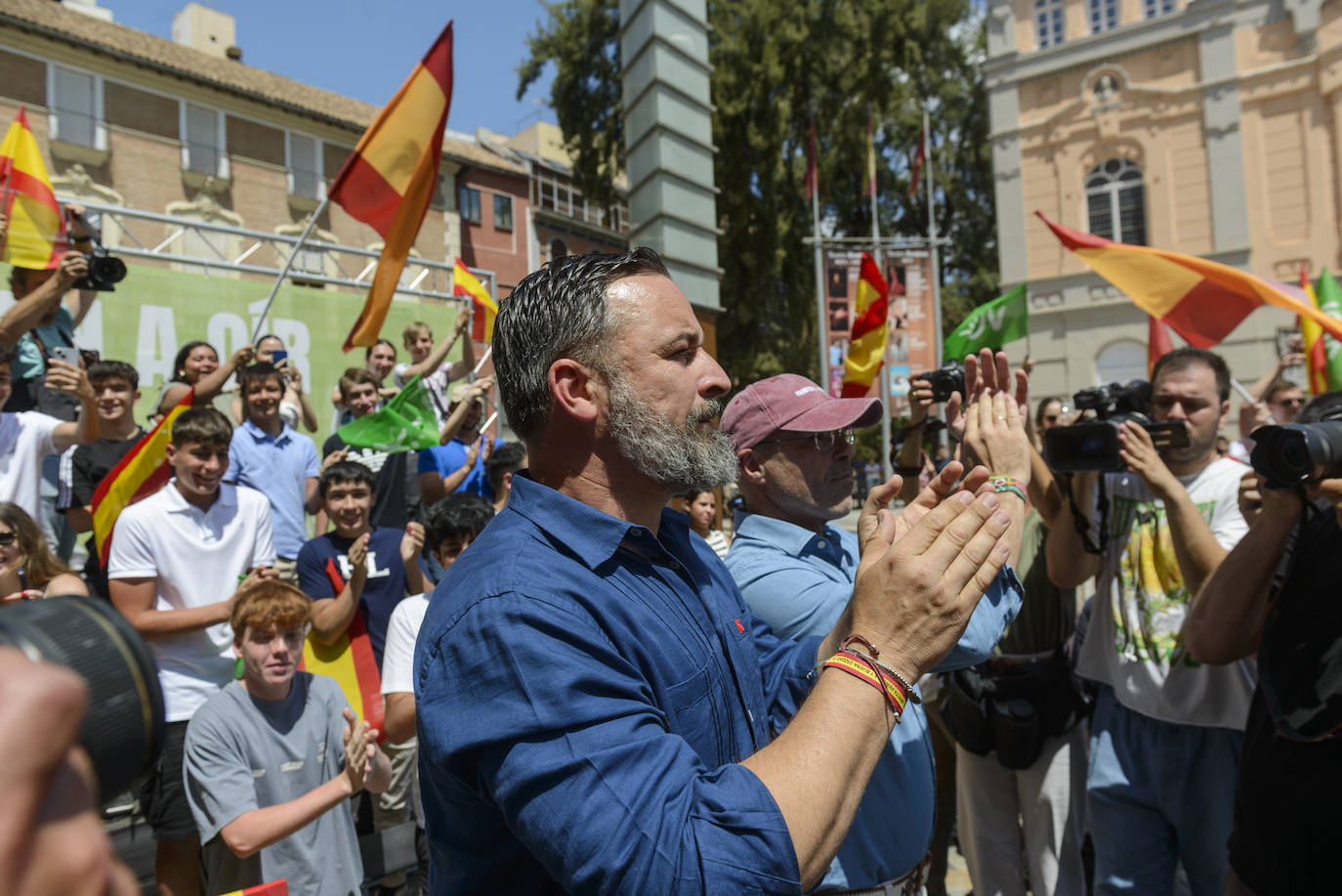 El acto electoral de Vox con Abascal y Buxadé en Murcia, en imágenes