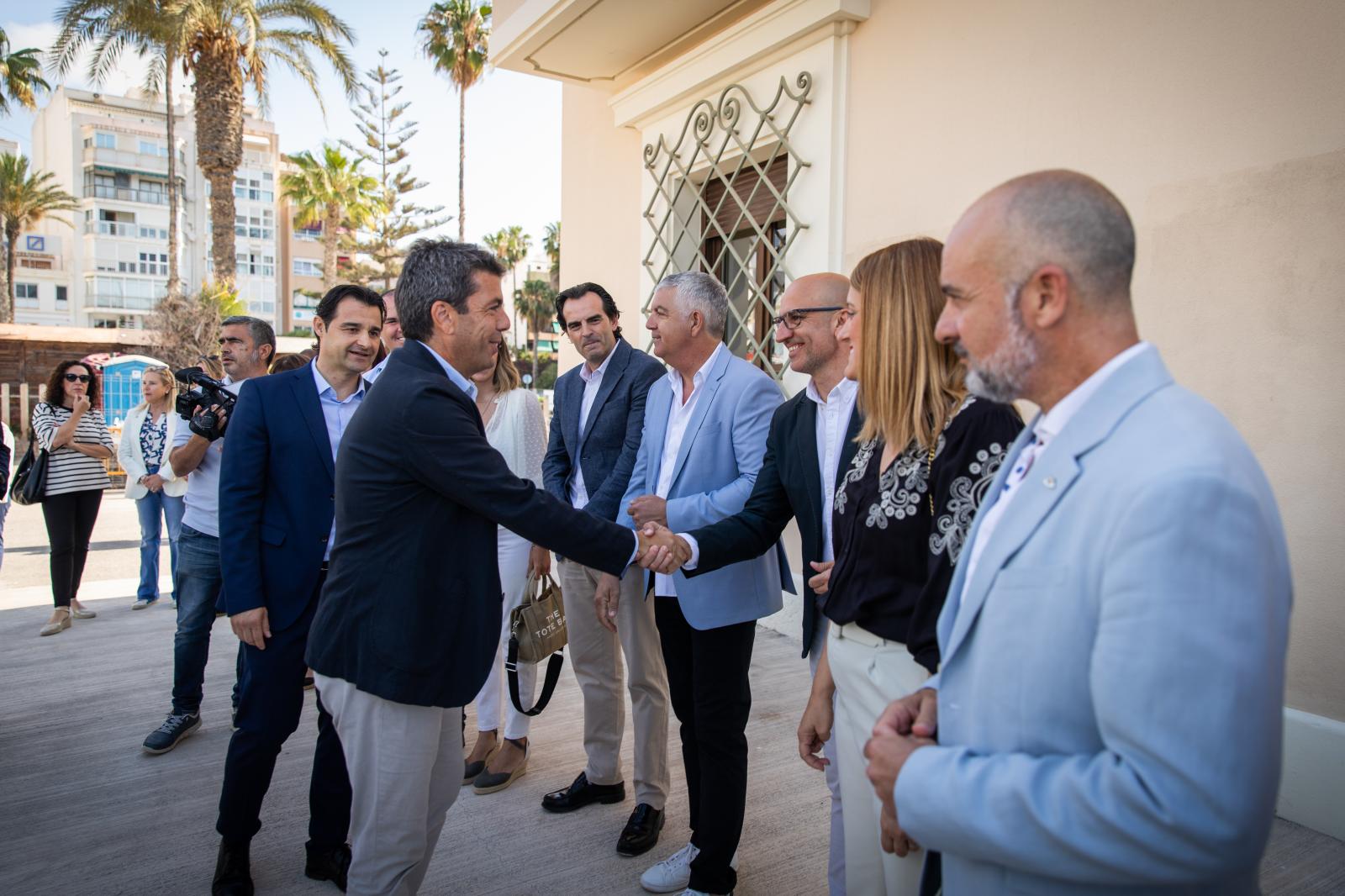 La visita de Carlos Mazón al puerto de Torrevieja, en imágenes