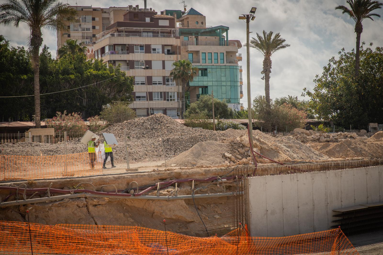 La visita de Carlos Mazón al puerto de Torrevieja, en imágenes